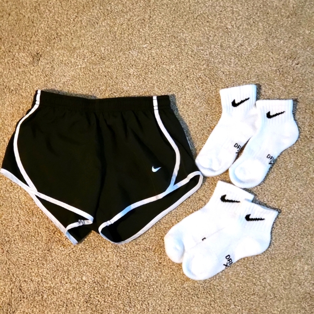 ♥️EUC♥️ NIKE GIRLS DRY FIT BLACK  SHORTS with WHITE TRIM and NIKE DRY FIT SOCKS